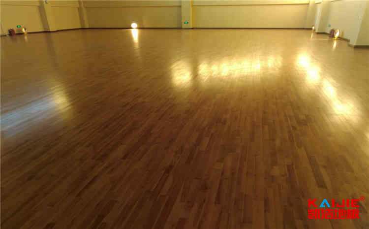 隴南籃球木地板廠家打磨翻新——實木運動地板價格